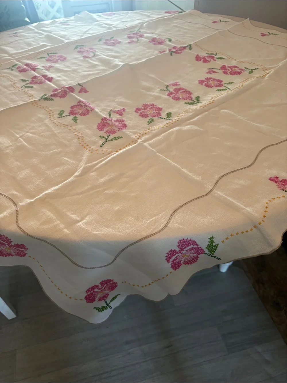 N/A elegant tablecloth